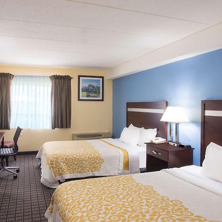 Days Inn By Wyndham New Haven Extérieur photo