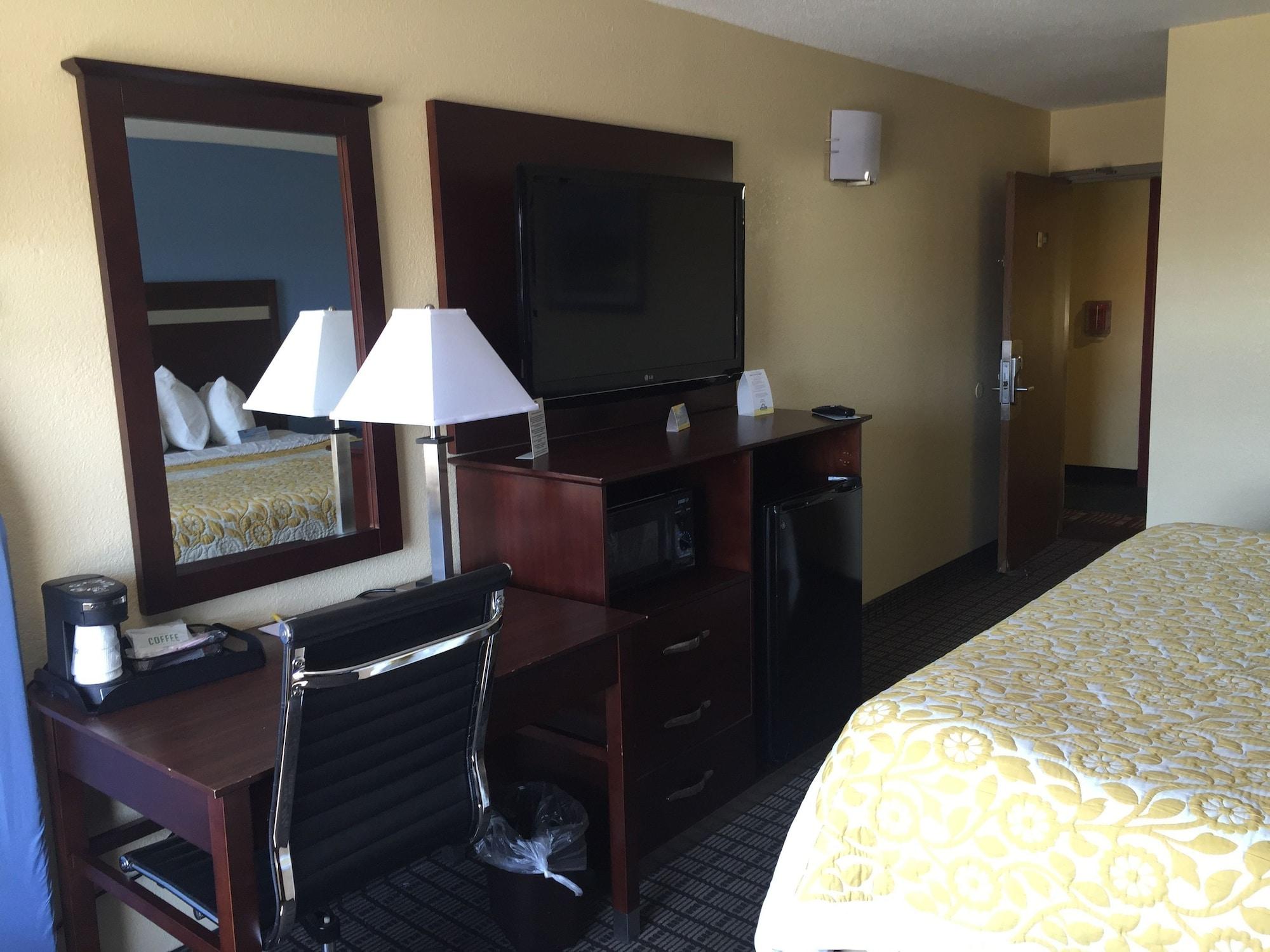 Days Inn By Wyndham New Haven Extérieur photo