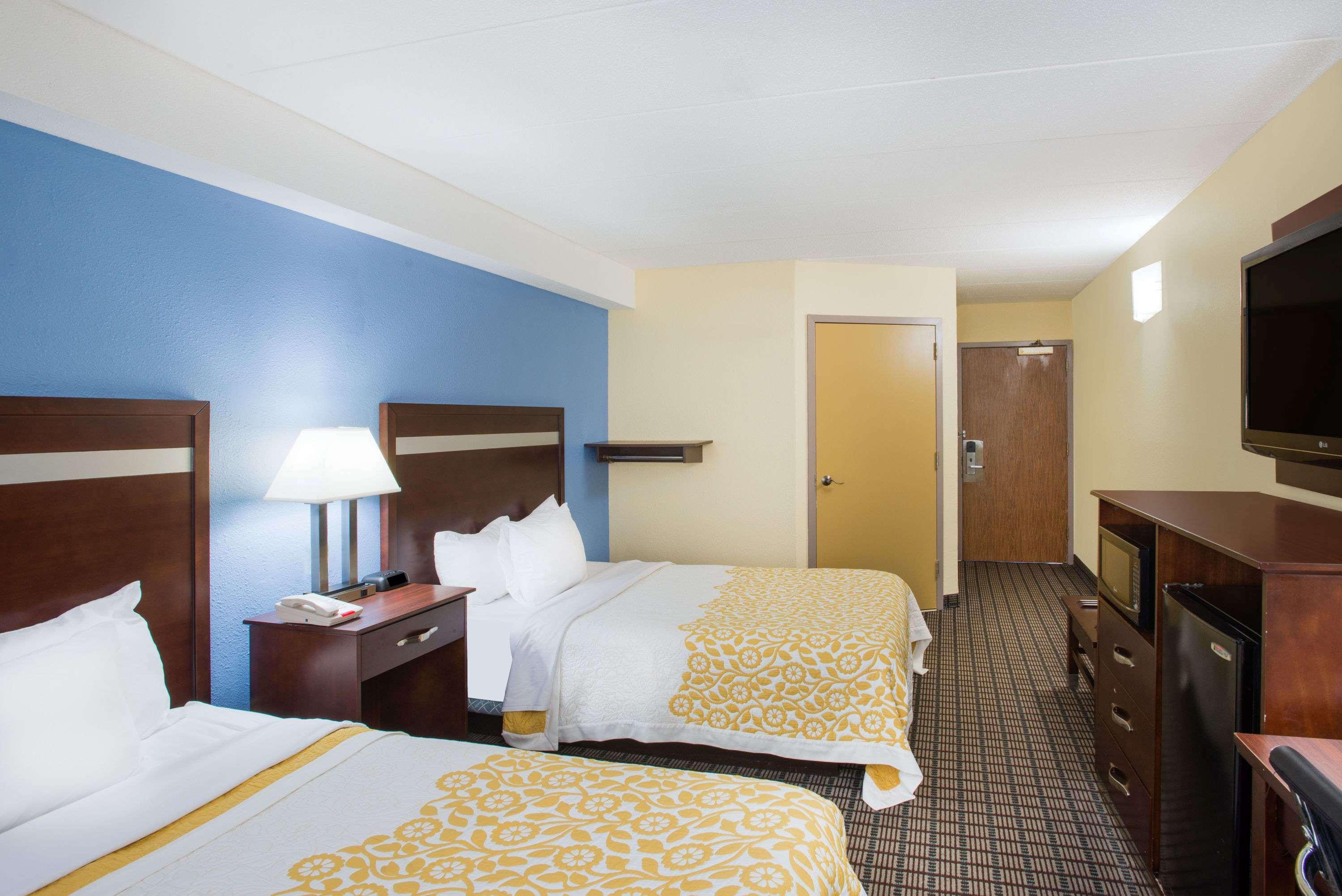 Days Inn By Wyndham New Haven Extérieur photo