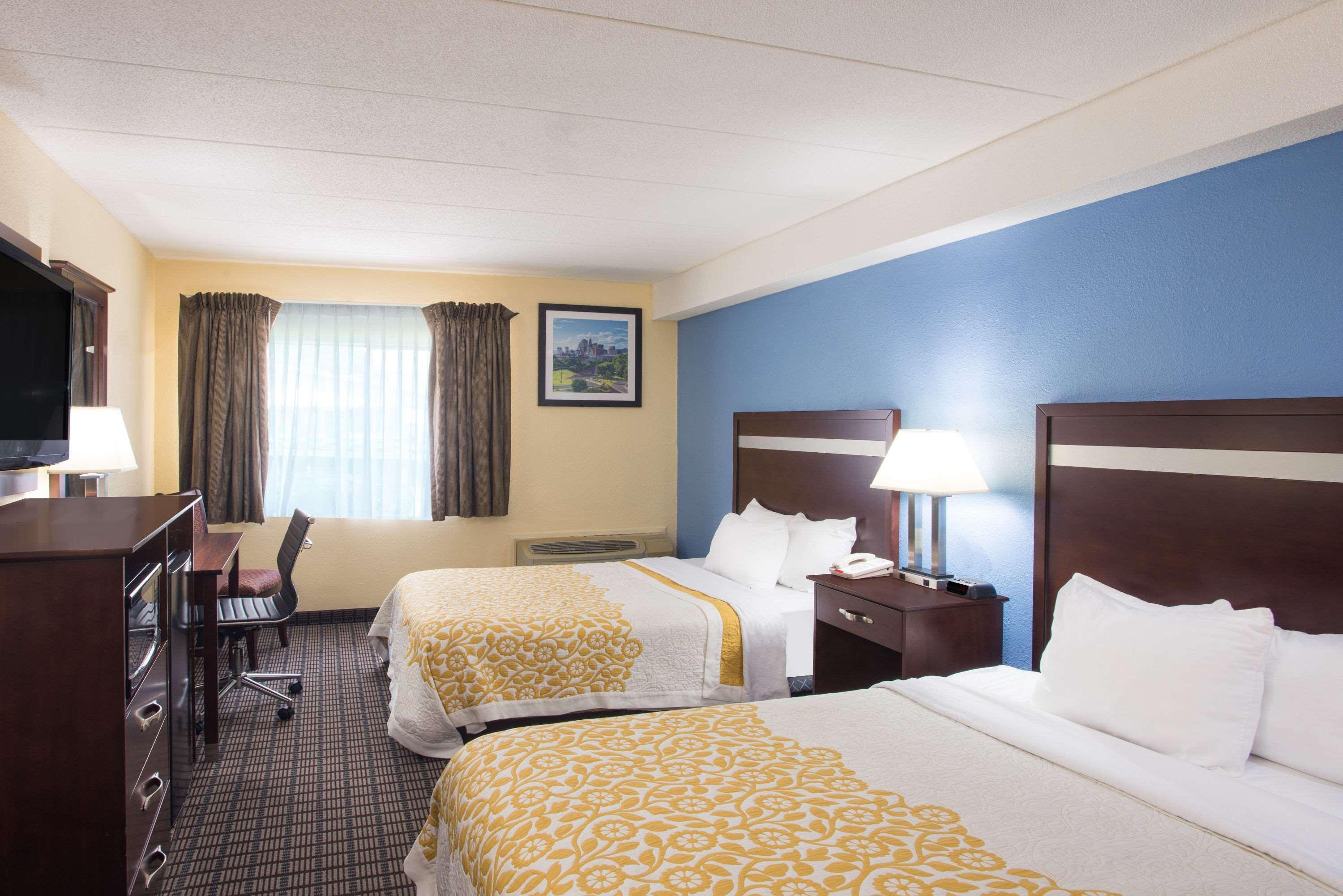 Days Inn By Wyndham New Haven Extérieur photo