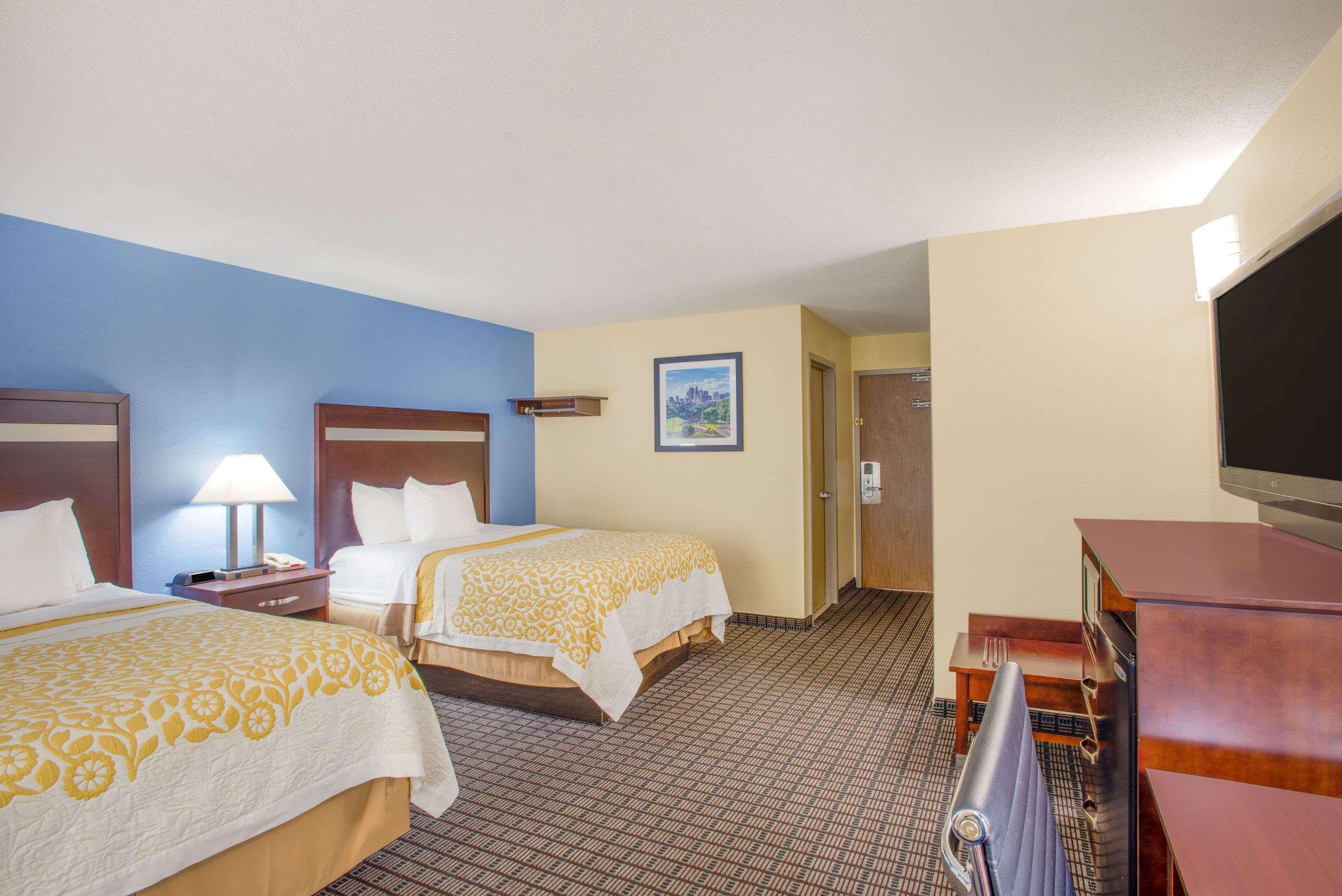 Days Inn By Wyndham New Haven Extérieur photo