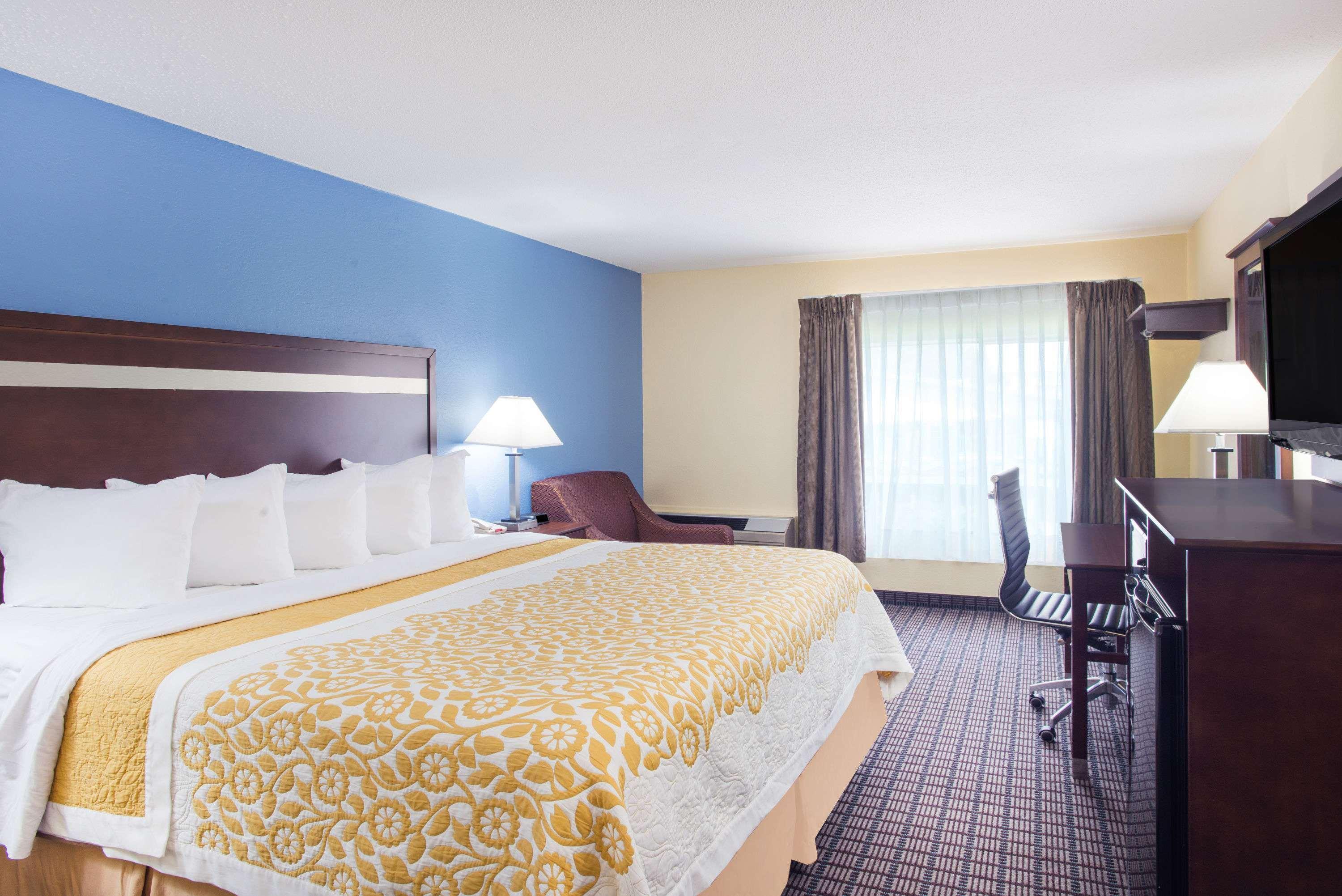 Days Inn By Wyndham New Haven Extérieur photo